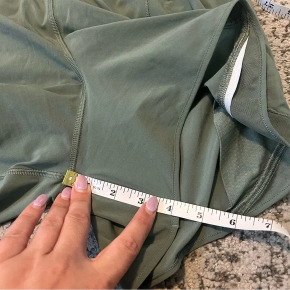 Lululemon Rosemary Green LII Hotty Hot 4” Lined Athletic Shorts Size 8 - Picture 7 of 7